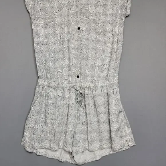 Old Navy Romper Womens Medium Geometric Print Button Front Shorts Rayon Playsuit - Picture 5 of 14